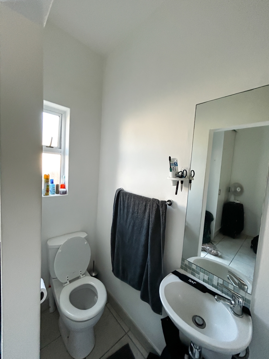 1 Bedroom Property for Sale in Table View Western Cape